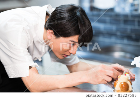 Pastry chef who challenges sweets making "Western confectionery shop sentiment" Pastry chef who challenges sweets making "Western confectionery shop sentiment" 83227583