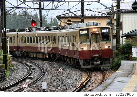 秋雨中……鬼怒川路上的懷舊色彩……東武6050系列復興色 秋雨中……鬼怒川路上的懷舊色彩……東武6050系列復興色 83228999