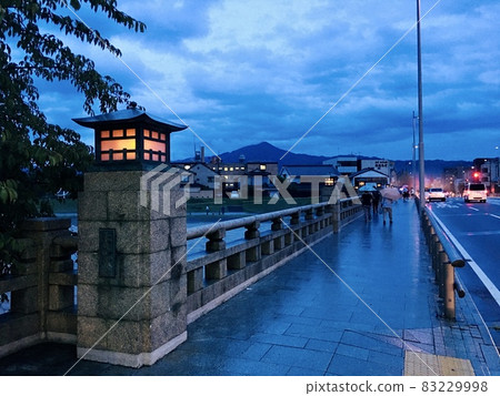 A bridge over Kitaoji in Kyoto, as if you had traveled back in time to the Edo period 83229998
