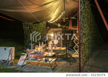 [Lights of the auto campsite at night] 83230374