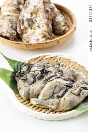 Raw oysters Raw oysters 83231383