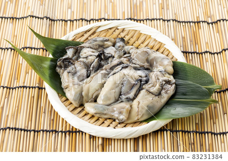 Raw oysters Raw oysters 83231384