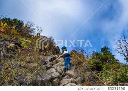 Climbers climbing the chain of Mt. Tanigawa and Nishikuro Ridge in autumn 83231398