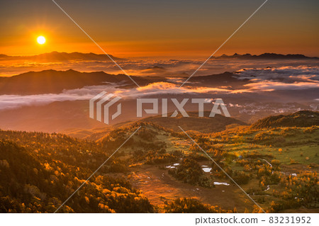 《Gunma Prefecture》 A spectacular view of the sunrise at Shibutoge and the highest point on the national highway 《Gunma Prefecture》 A spectacular view of the sunrise at Shibutoge and the highest point on the national highway 83231952