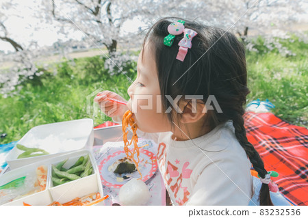 child, whelp, younger 83232536