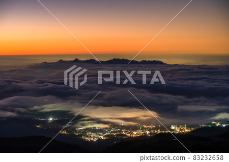 《Gunma Prefecture》 A superb view of the sea of clouds and the highest point on the national highway at Shibutoge 83232658