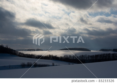 被太陽照亮的雪山 被太陽照亮的雪山 83233326