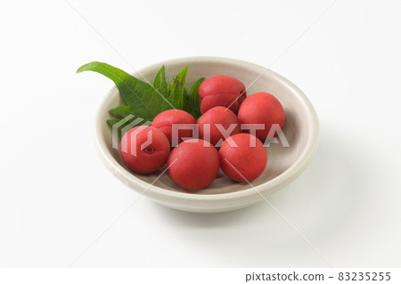 Umeboshi (small grains) on a white background 83235255