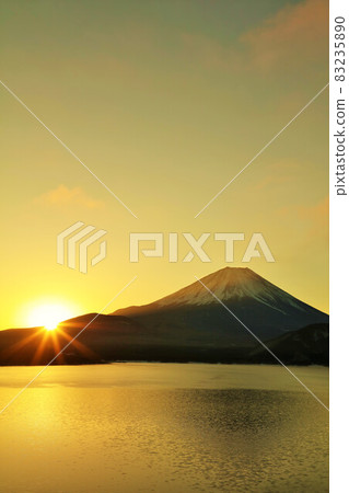 Japan's dawn Mt Fuji and the sunrise Japan's dawn Mt Fuji and the sunrise 83235890