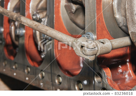 Breaker Bar and Cylinder Block and Crankshaft of Truck Engine Breaker Bar and Cylinder Block and Crankshaft of Truck Engine 83236018
