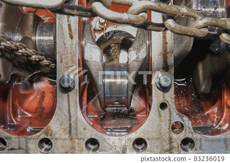 Bottom of Crankshaft and Cylinder Block of Car Engine and Chain 83236019