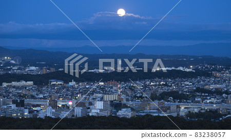 Moon viewing from Higashiyama Sky Tower Hunter Zoomon Autumn Full moon Evening view Night view Moon viewing from Higashiyama Sky Tower Hunter Zoomon Autumn Full moon Evening view Night view 83238057