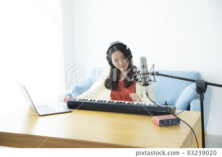 Music production living room 83239020