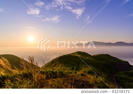 自然美景 美麗的黎明和日出(雲海)風景 日本 2021 自然美景 自然美景 美麗的黎明和日出(雲海)風景 日本 2021 自然美景 83239172