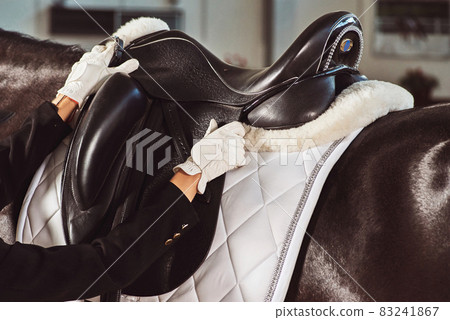woman jockey with his horse 83241867