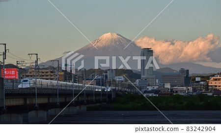 新幹線、富士山和葵塔地區 211020pm 4:47 新幹線、富士山和葵塔地區 211020pm 4:47 83242904
