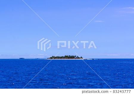 漂浮在海上的度假島 漂浮在海上的度假島 83243777