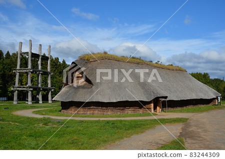 Sannai Maruyama Ruins, Six Pillars and Large Pit-house Sannai Maruyama Ruins, Six Pillars and Large Pit-house 83244309