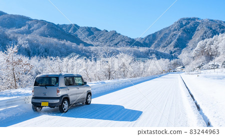 Scenery of snowy country 83244963