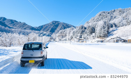 Scenery of snowy country 83244970