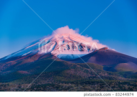 (靜岡縣)富士山紅葉雪妝紅富士 (靜岡縣)富士山紅葉雪妝紅富士 83244974