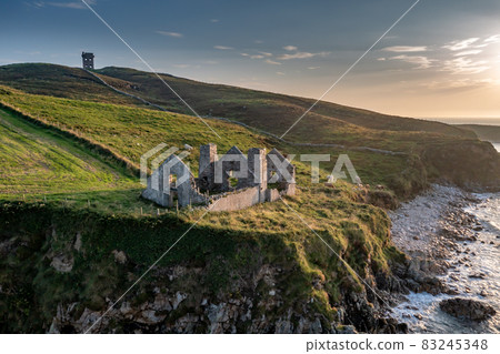 The remains of the 1790 to 1805 kelp factory Teach Dearg or the Red House at Crohy head near Maghery, Dunloe, County Donegal - Ireland 83245348