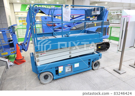 Self-propelled aerial work platform 83246424