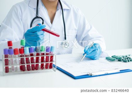 Professional doctors perform tests from samples of blood tests to diagnose virus infections analysis and sampling of infectious diseases, medical concepts, and health care Professional doctors perform tests from samples of blood tests to diagnose virus infections analysis and sampling of infectious diseases, medical concepts, and health care 83246640