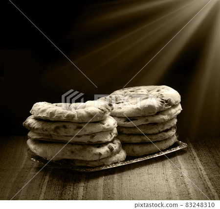Offer loaves for the temple. Rite of the Jewish religion 83248310