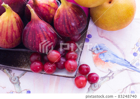 Autumn vegetables, figs, sweet potatoes Autumn vegetables, figs, sweet potatoes 83248740