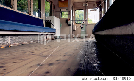 在復古的火車 83248910