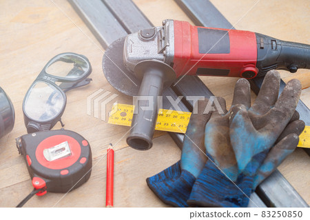 Circular saw and hand tools 83250850