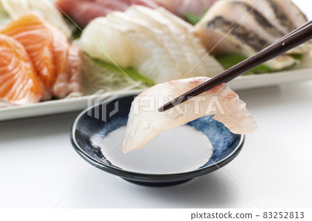 Red sea bream sashimi 83252813