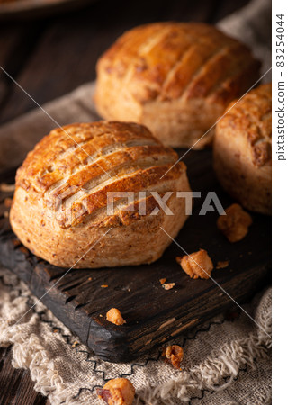 Pork greaves bun 83254044