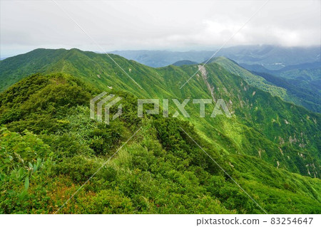 從神室山山頂向神室山方向的山脊 從神室山山頂向神室山方向的山脊 83254647