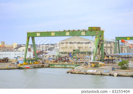 Shipbuilding factory dry dock 83255404