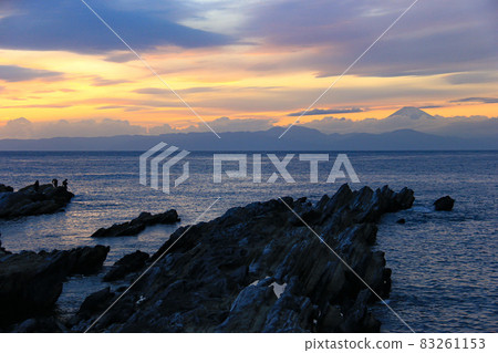Miura Peninsula from Jogashima at dusk to Izu Peninsula Mt. Fuji distant view 83261153