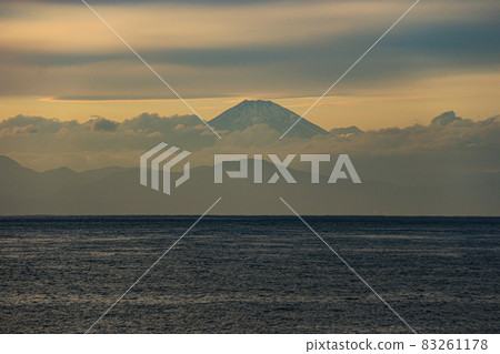 三浦半島從城島黃昏到伊豆半島富士山遠景 83261178
