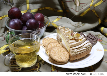 Cake 83261402