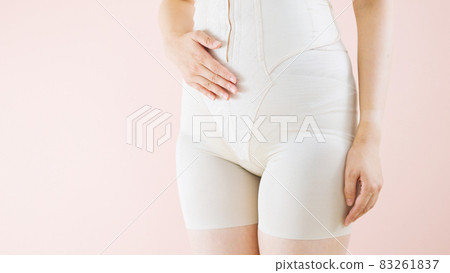 Women wearing girdles after childbirth (beauty, diet, buttocks, stomach) Women wearing girdles after childbirth (beauty, diet, buttocks, stomach) 83261837