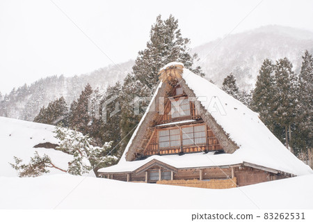Suganuma Gassho-zukuri Village (Winter) 83262531