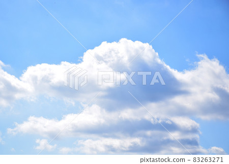 戲劇性的膨脹雲,藝術噴雲,有趣形狀的噴雲 戲劇性的膨脹雲,藝術噴雲,有趣形狀的噴雲 83263271