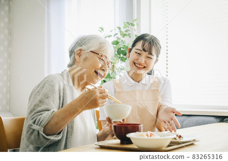 Female staff to assist with meals Female staff to assist with meals 83265316