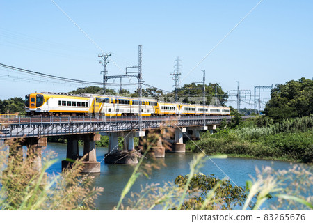 [Yamada Line] Limited express train that crosses the Kushida River 83265676