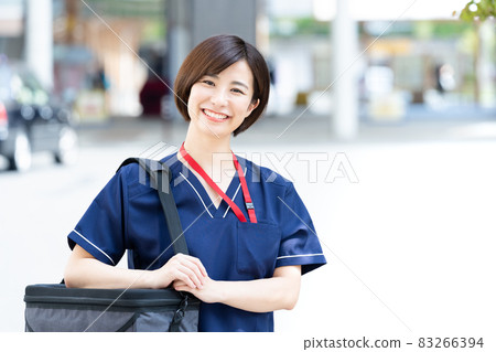 訪問診所的女性 83266394