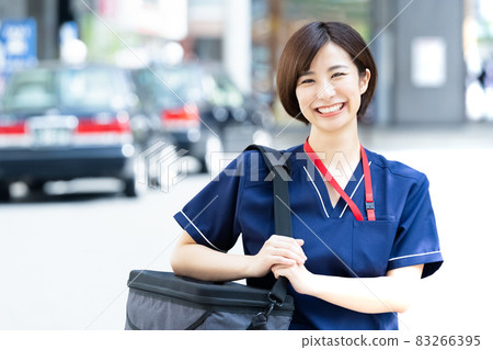 訪問診所的女性 83266395