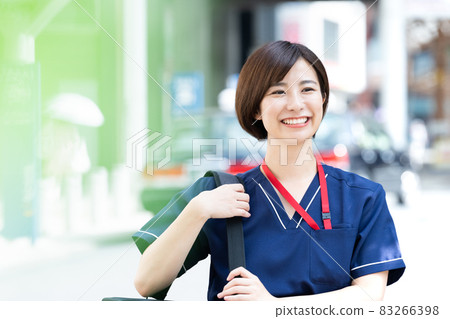 Women who visit the clinic Women who visit the clinic 83266398