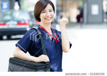 Women who visit the clinic Women who visit the clinic 83266399