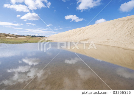 Water mirror oasis (Tottori sand dunes) Water mirror oasis (Tottori sand dunes) 83266536