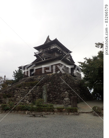 Maruoka Castle, an existing 12 castle tower, was built by Katsuie Shibata by his nephew Katsutoyo Shibata at the behest of Nobunaga Oda in Sakai City, Fukui Prefecture. 83266579